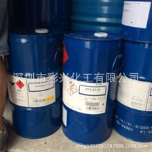 开车千万别穿洞洞鞋!有人因为油门被卡住导致事故发生