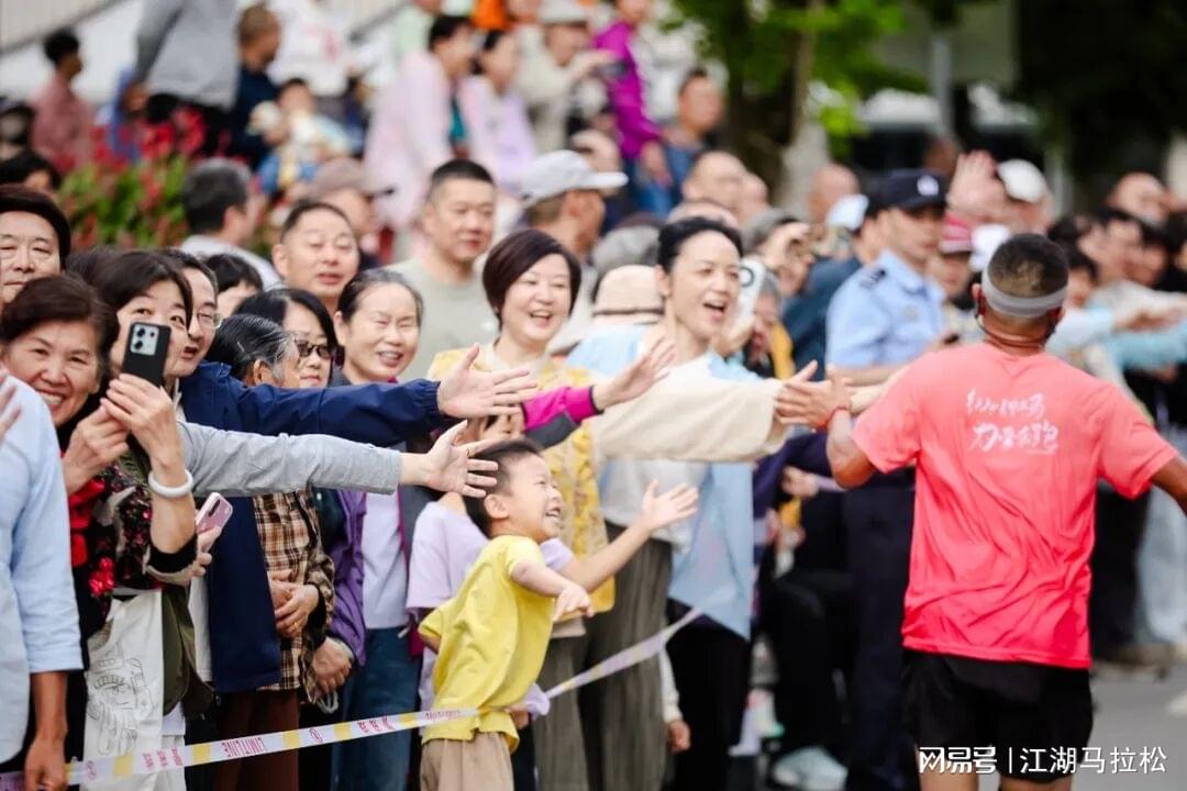 王祖贤退隐22年首受访 褪去星光变艾灸馆灰姑娘